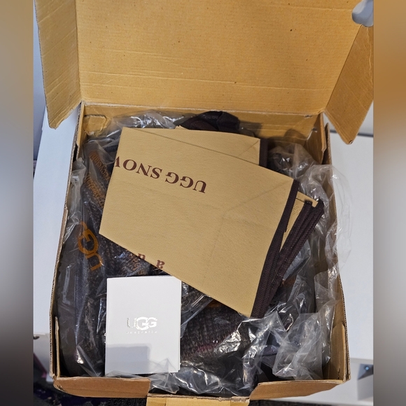 UGG Women's Classic Cardy Boots, Chocolate, US Sz 9 - Picture 3 of 16